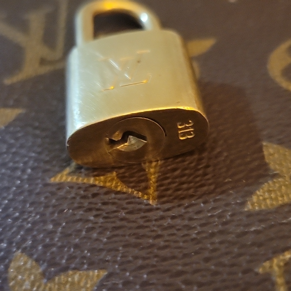 AUTHENTIC VINTAGE LOUIS VUITTON PADLOCK #313 - Picture 3 of 4